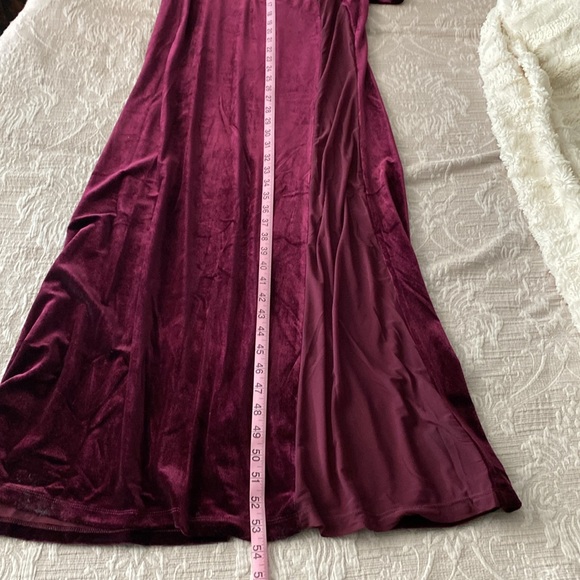 Fashion Nova beautiful plum gown SIZE MEDIUM, NWT - Picture 6 of 10